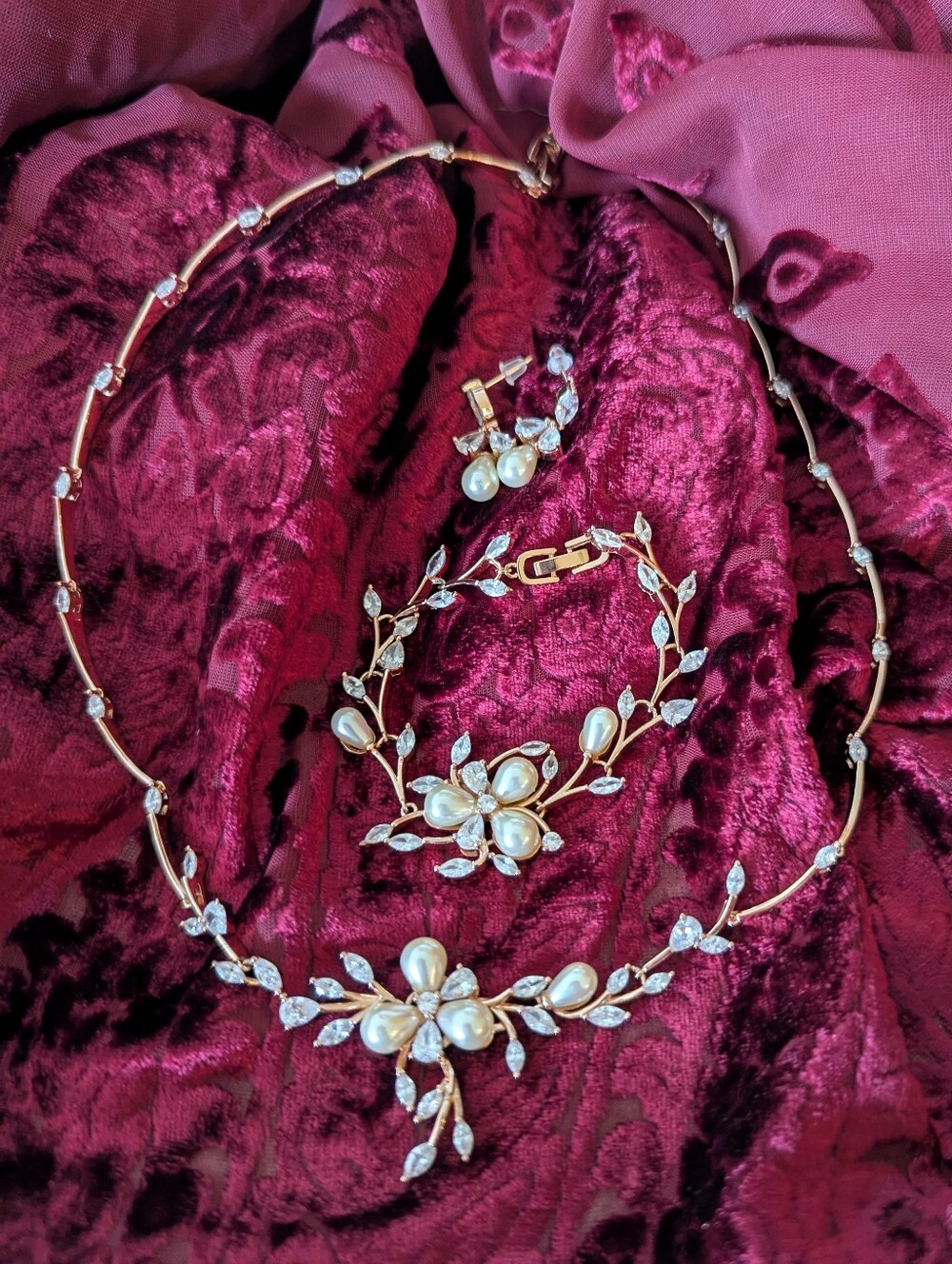 Elegant Pearl & Crystal Floral Necklace Set - Gold Tone